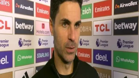 10岁少年征服十万米水域，攻略揭秘轻松跨海技巧